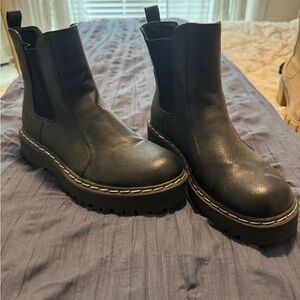 Black Leather Chunky Chelsea Boots